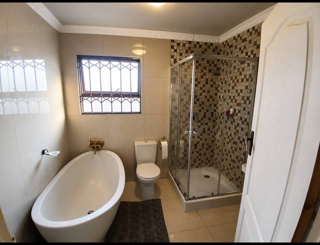 3 BEDROOM HOUSE FOR SALE IN LAKESIDE